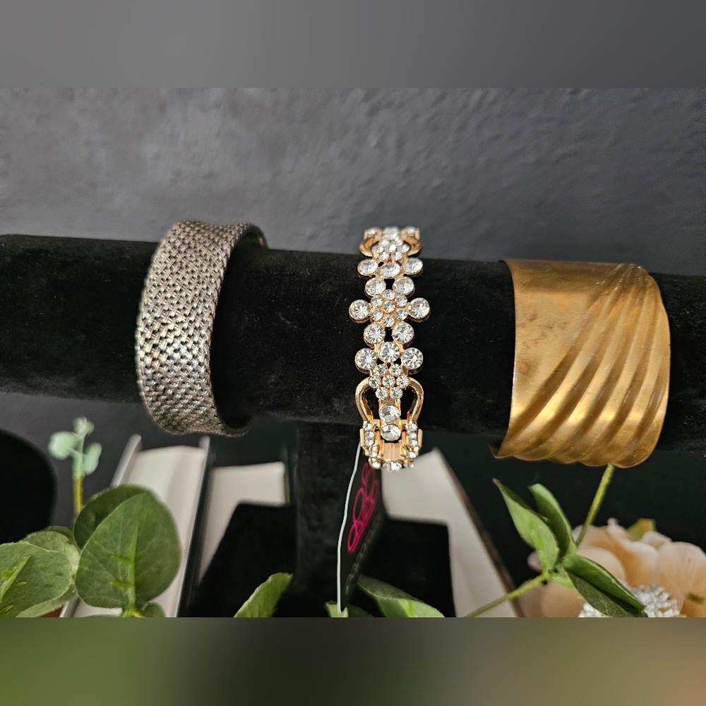 Bracelets & Holder: 4 Pc Bundle - image 1